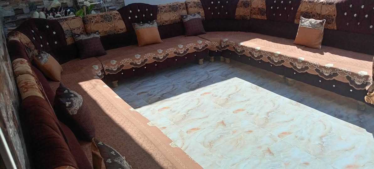 ديوان خشب عراقي ١٣متر زاويتين سعره مناسب جداً وبيع مستعجل للتواصل الرقم بي واتساب ***********
