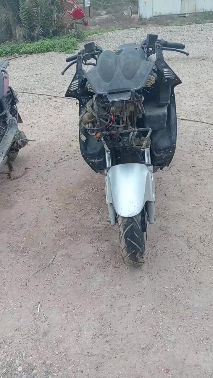 السلام عليكم ورحمة الله وبركاته مرة خصة الأدمن دراجة نارية فورزا 06 كاملة شغالة كفراتهه كاملة نقص الترايش الجوه مكاني بغداد جسر ديالى الجديد الاستفسار على هذا الرقم *********** او المراسلة عبر الخاص
