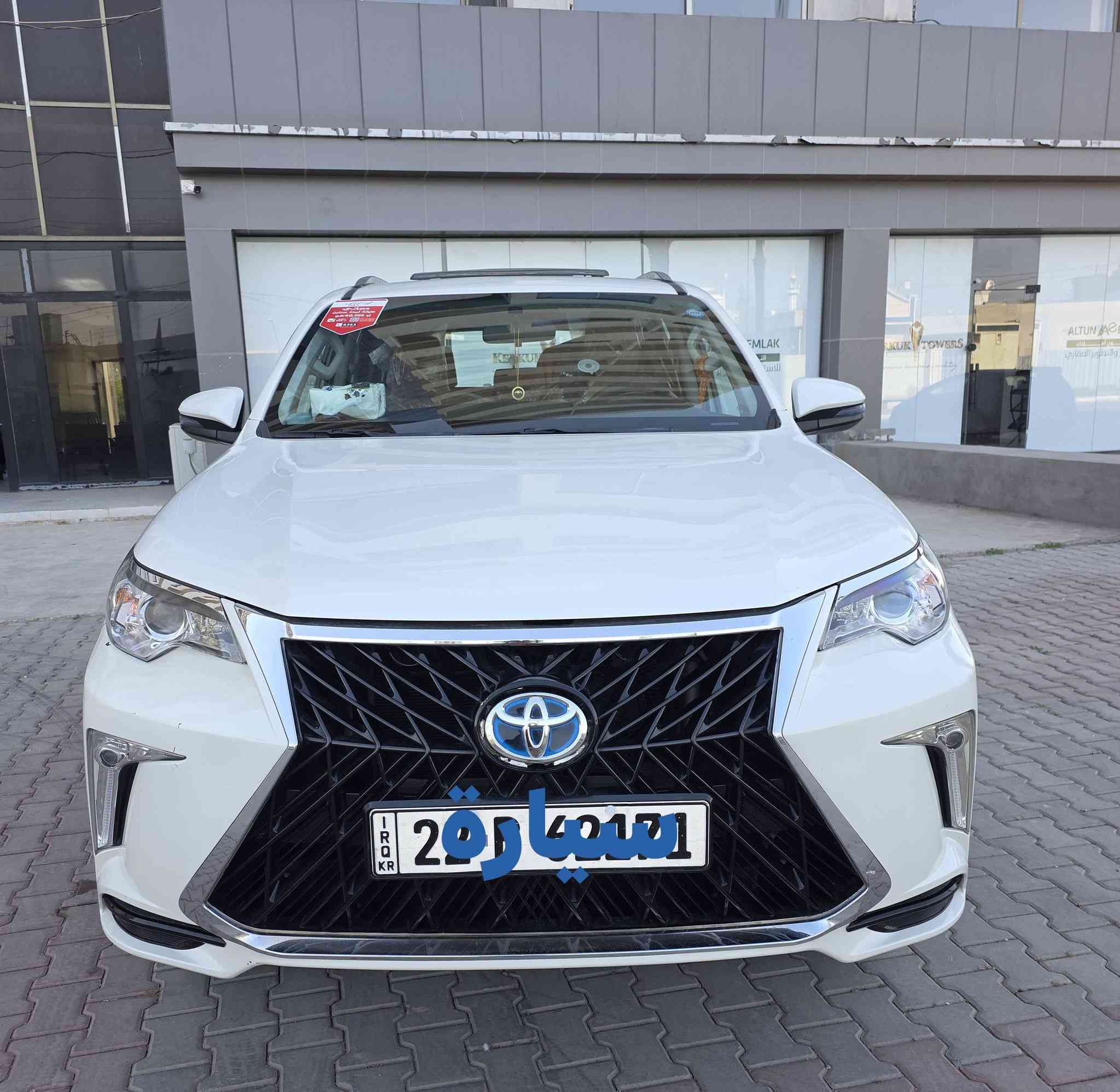 سلام عليكم 
تويوتا فورچنر 2018 
شركه سردار
دبل اكسل 
4 سلندر 2.7 
حساس خلفي + كامره خلفي 
بك لايت Lid
تحكمات ستيرن 
مثبت سرعة 
6 مكبر صوت
Pwr Mode +Eco Mode
مانع انزلاق 
نظام Set 
كير اوتوماتيك و عادي
مرئات جانبي كهربائي + قلابه
تبريد مركزي
كيج نص ديجيتال
7 مقاعد 
دعامي لكزس و دعامي بلادي موجود
سيارة صبغ و تبديل مابيها 
بيها بارد بصندوق خلفي مكان شخط و مكحلينها بارد
كير و مكينة مكفولات 
ماشي 128k
سعرها 245 و مجال
***********
