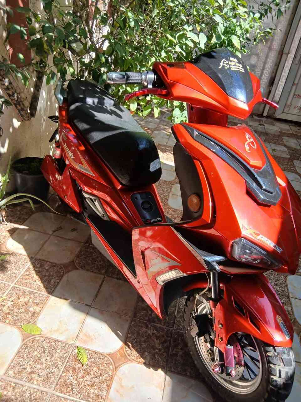 السلام عليكم
دراجه شحن رياضية

بطاريات عدد 6 كبار

ملف 2500 وسرعتها 85 حقيقي 

بصمات 2 وتشغيل عن بعد مع سويج

لايت أمامي لد وخلفي كذلك لد

دسكات أمامي وخلفي

شاحنه حجم كبير

للبيع بـ 500 وبيها مجال بسيط ، عنواني غزالية وهذا رقمي :

0772 968 3757
