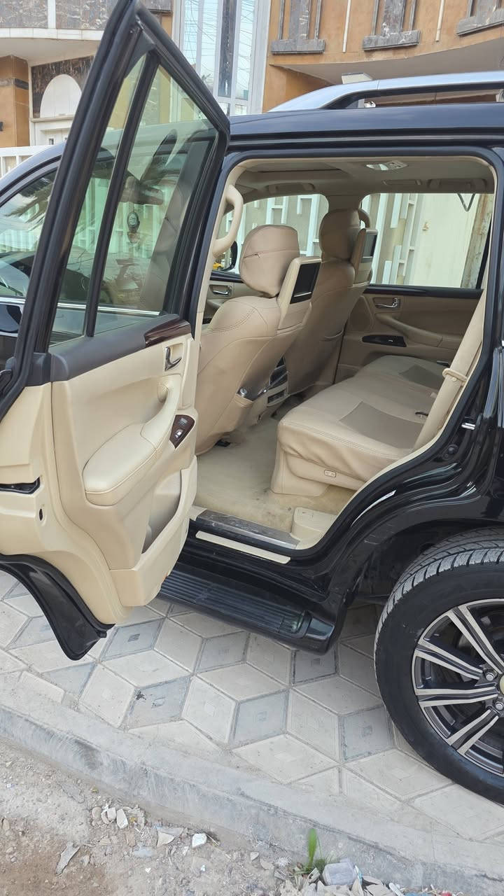 ‎السلام عليكم
‎
للبيع لكزز LX570 
موديل 2013 
خليجي وكاله بريم 
ماشيه ١٦٩ الف كيلو حقيقي 
‎فول مواصفات 
(فتحه وثلاجه وبصمات وجكات 5 كامرات ورادار وحساسات وكشنات جلد (خزن وتدفئة وتبريد وكهرباء) وبعد هوايه مواصفات‎گير ومكينه وحداديه بشرط ، بيها بارد  قليل

السعر :395$ وبيها مجال
للاستفسار : ***********
موقع السياره بغداد حي البنوك
