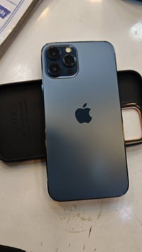 آيفون ١٢ برو ماكس • ١٢٨ • بطارية ٧٦