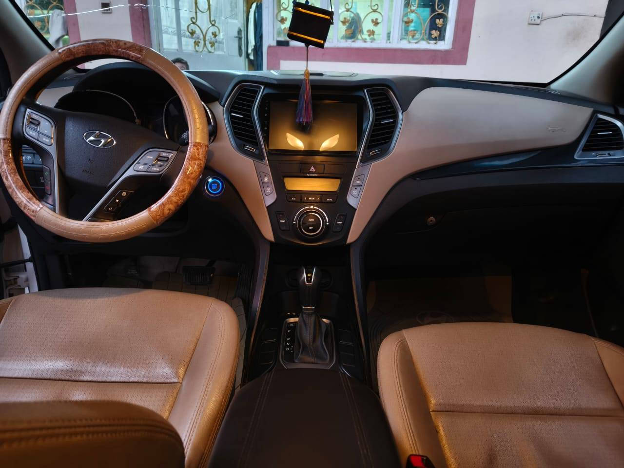 السلام عليكم
للبيع فقط
سنتافي موديل 2016 خليجي ابيض كلين 
6 سلندر بلادي 
داخل جلد كشن كهربائي
بصمة دخول ذكي
7 راكب
رقم سليمانية
ماشي ١١٥ الف حقيقي
اتصل ودلل***********
متوفر واتساب
