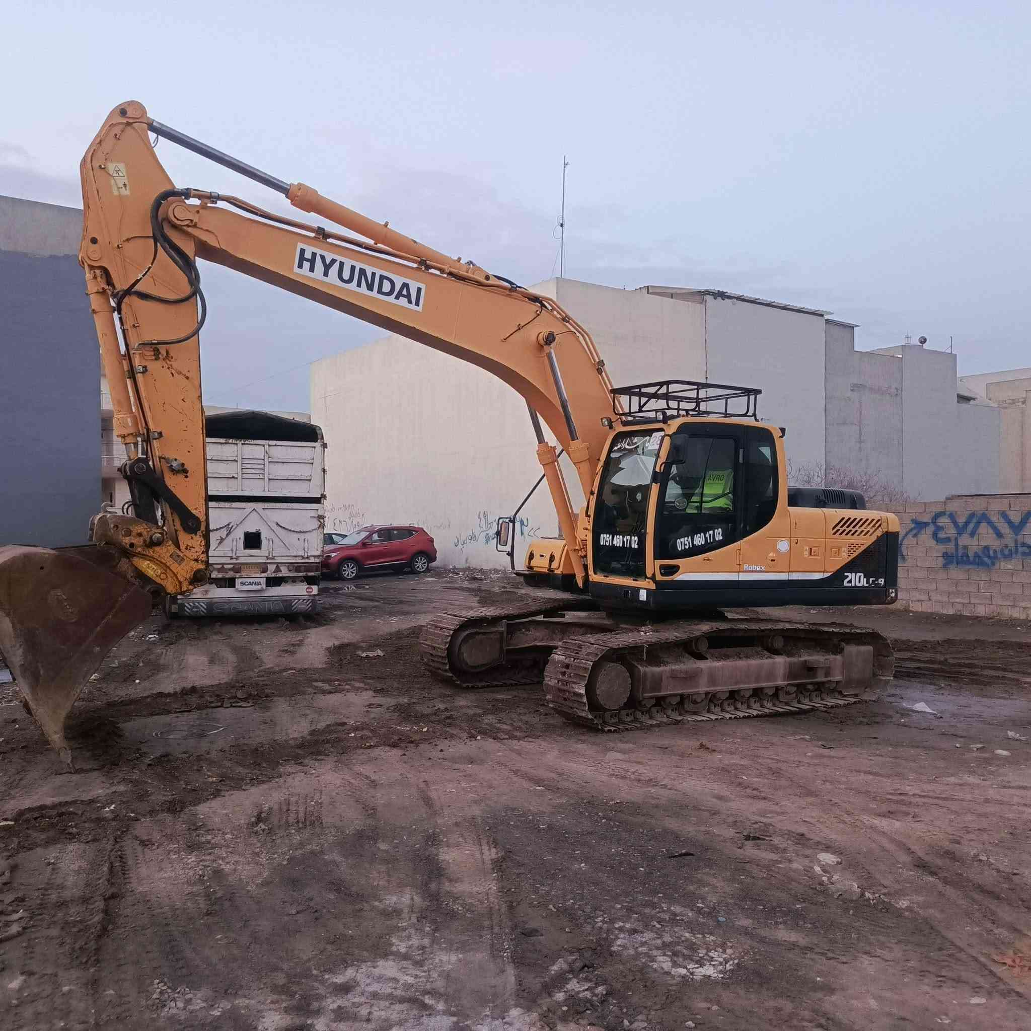 حفارە هۆندا مودیل 2018 کم سعات ٲشتغل 4500رەقمو سنویە کفالە حام  سعر 525 $ مجال ***********  ***********
