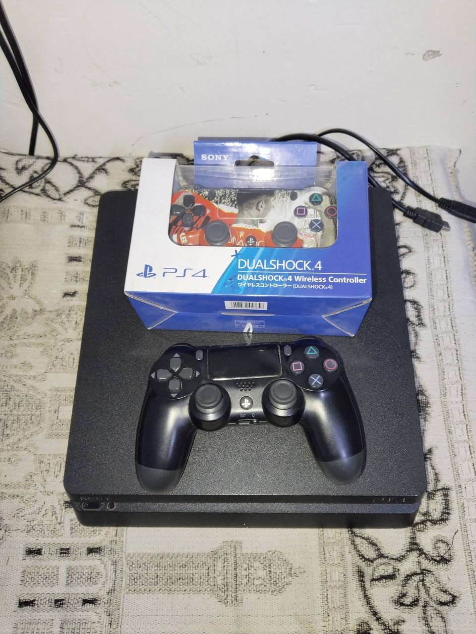 #الجميع
بلي 4 سلم مهكر قرص نضام 12.52
نضيف ما مفتوح ولا مصلح 
مساحة 500 
بيه 9 لعبة
اساسن كريد ميراج عربية 
كول اوف ديوتي
بيس 2024
بيس 2018
Stick. Fight 
Gang Beasts
James Bond 007
CRASH Bandicoot
Desert Storm 
و بيه مكتبة كيم باتو لتنزيل  الألعاب 
و تطبيق PS4 Xplorer
و جويستكات 2 تجارية  مع كامل الملحقات واير HDو واير الكهرباء و كيبل شحن جويستك
السعر 280و بي مجال عنوان موصل تواصل خاص او واتساب ***********
