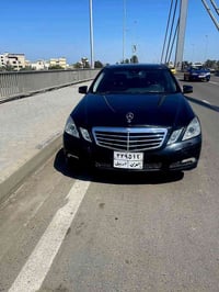 للبيع او المراوس مارسيدس E200 2010  فول مواصفات الضرر 4 قطع صبغ الممشى...