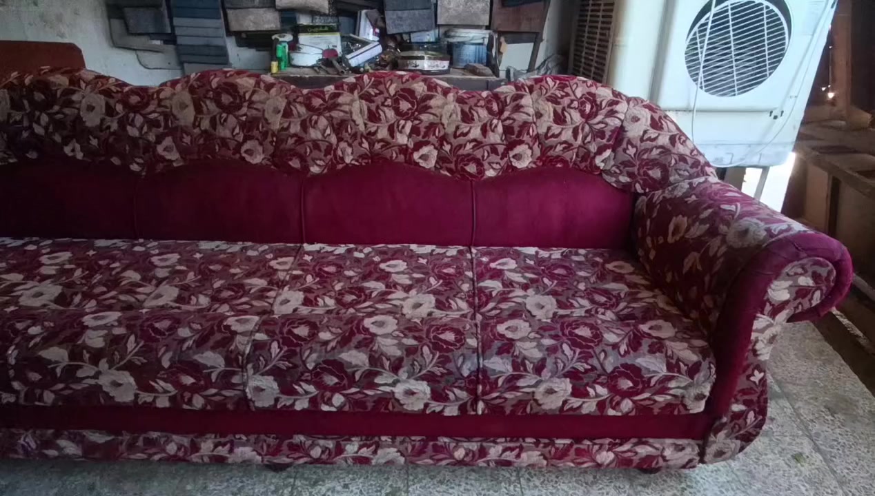 ديوان للبيع 👍🏻
9 امتار  12 مقاعد  ✨
خشب عراقي مستعمل ثقيل 🔨
اقماش نظيف 100/100 
اسفنج جيد جدا 
السعر 230
الاستفسار اتصال فقط على ***********//
*********** 
لدينا كافة انواع الفصالات حسب الطلب  بسعر مناسب
عنواني موصل جانب الايمن
