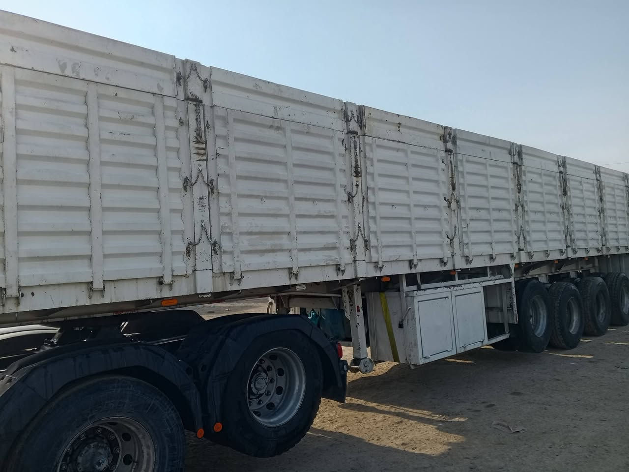 عربانه للبيع شاصي بلوم طول 60ـ13صفاح تنفتح السعر 125$الشراي يتصل على هذا الرقم ***********
