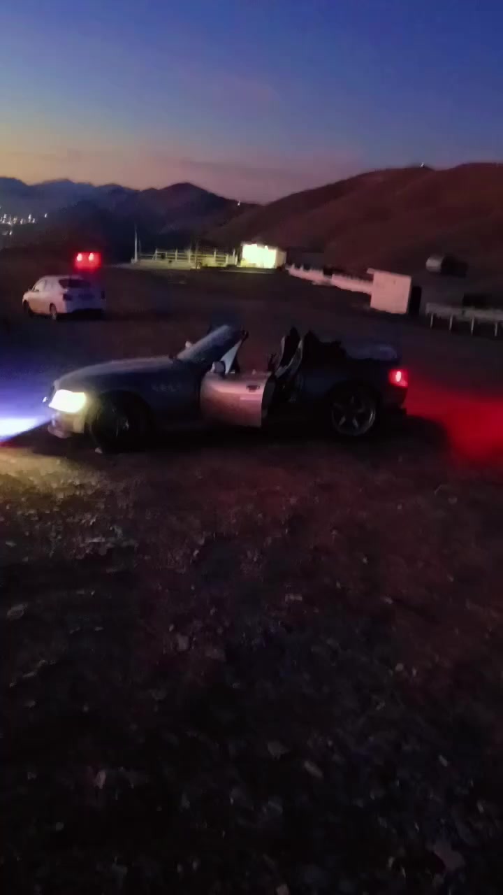 السلام عليكم bmwZ3
موديل2000 مكينه 28 دبل فانوس 
كير عادي رياضي 
لون سلفر 7 الوان شذري متغير 
اكزوز رياضي 
ويل 18 
لايت زنون شيطاني 
مكفوله من دكه الجاكوج
رقم بصره دولي مميز 16164
سياره كشف ميكانيك
المكان بغداد الشعب 
السعر 60
***********
علمآ الوحيده بالعراق موديل 2000 من اصل 3 سيارات بس
