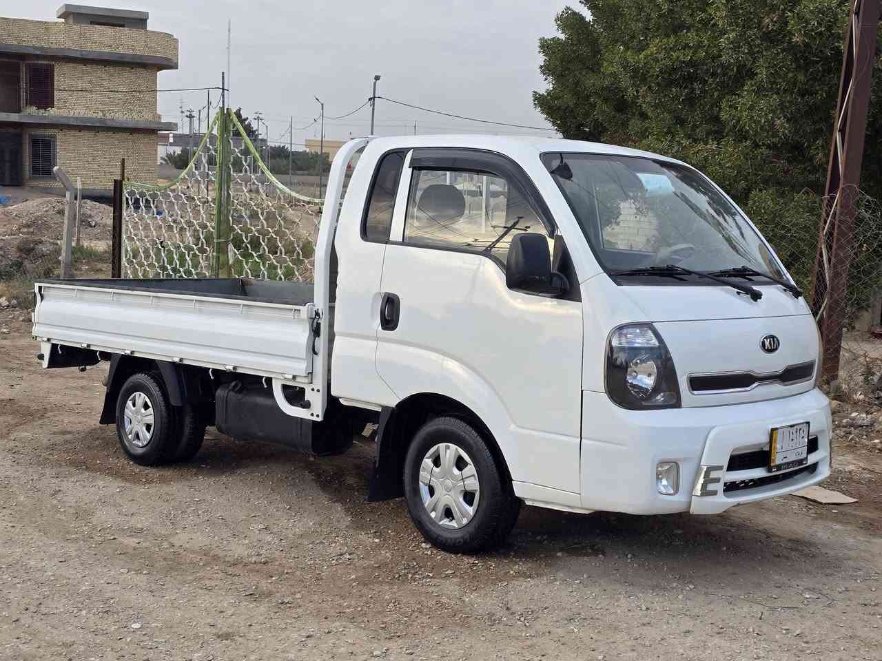 السلام عليكم
كيه موديل 2016 رقم كربلاء دولي 
سنويه مجدده 30 مشروع وطني 
مكفوله كفاله عامه سياره جديده 
كير محرك شرط 
حداديه تخم تاير شرط 
شاصي شرط 
دوشمه جديده 
السعر 115 وبيه مجال 
الاتصال *********** مكان ديوانيه
