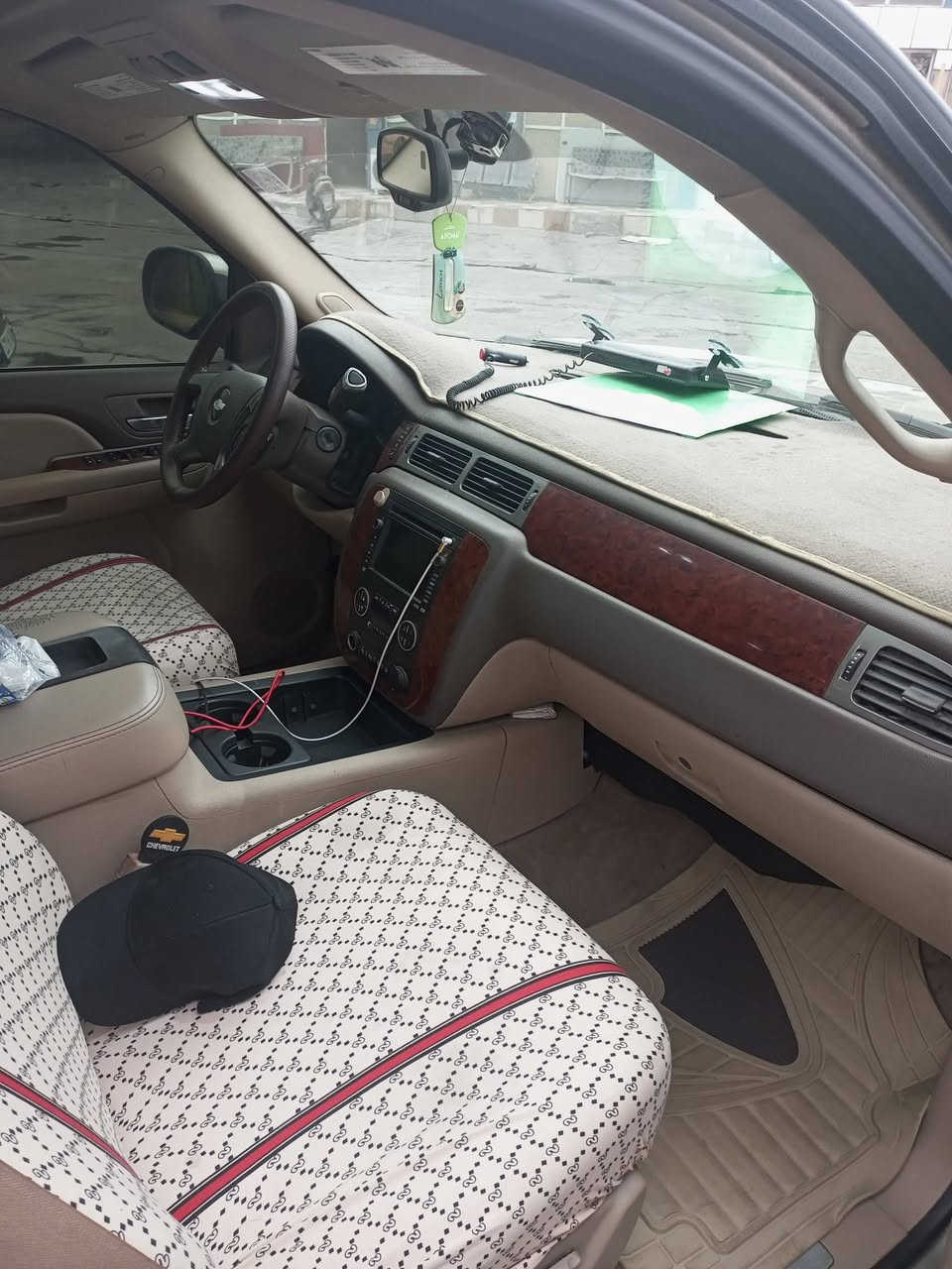 السلام عليك...تاهو ادوات ..2009.....LTZ....فول ...تخم تاير حداده حلوه تبريد ... السياره بيه صبغ قليل المكان بصره ..السعر 90.........***********
