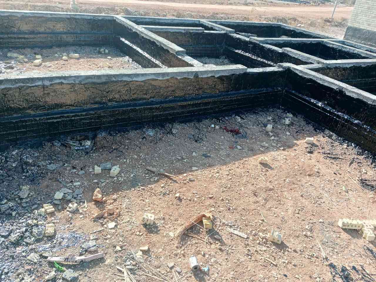 السلام عليكم يوجد جير لتجير السطوح والساسات سعر برميل 60الف كرسته وعمله الي يريد يجي خاص وبيه خير ويدلل أو يدك على رقم يتصل ***********. ***********
