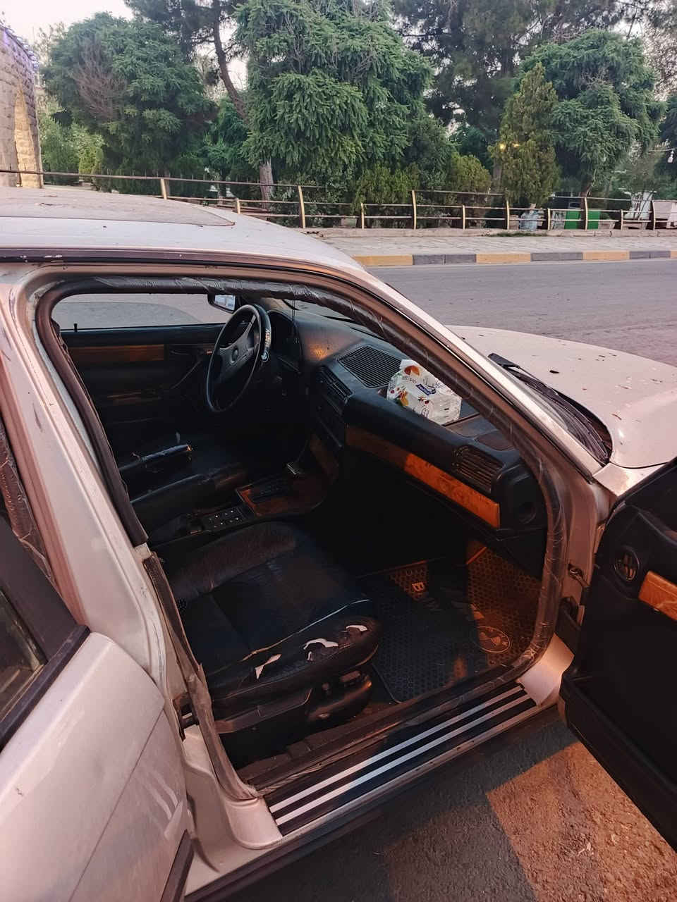 بلادي بلادي بلادي
السلام عليكم BMW 735i   سنويه وبليته
السياره مامصبوغه وصبغها مقحل 
كير محرك شرط 
تبريد شرط ثلج 
تحويل مباشر 
رقم انكليزي 
السياره عايزها ترتيبات بسيطه 
مكان السياره موصل ايسر حي السكر 
السعر 43$
***********
