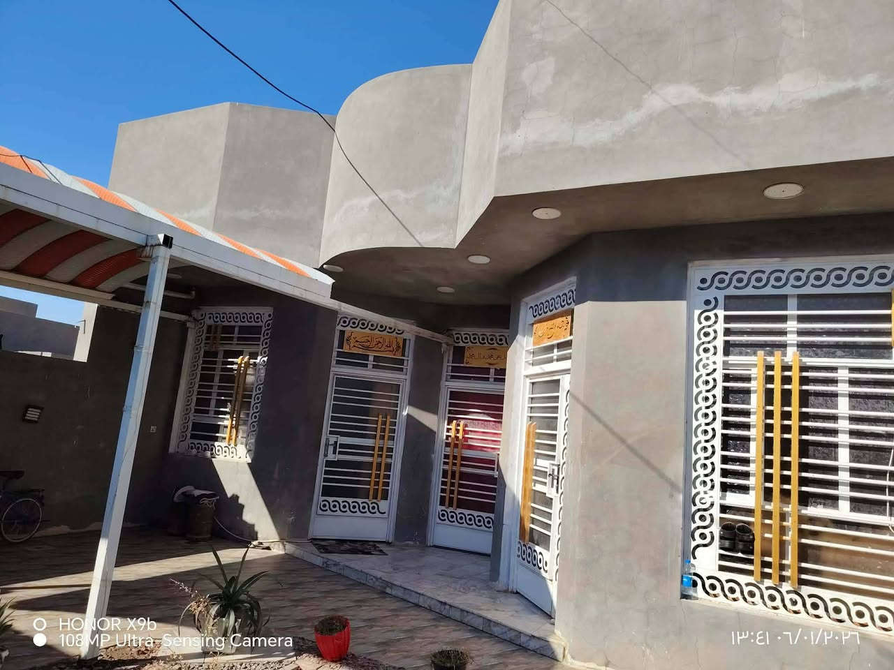 سلام عليكم 
الدار للبيع المساحه 240متر طابو زراعي سند 25 الموقع حي علي قماره قرب الحسينية الشهداء عن التبليط 30متر يتكون من غرف نوم ثنين وستقبال وصاله ومطبخ مجمع صحي خارجي وداخلي وطارمه وممرات داير البيت بناء طابوق السقف صب كونكريت بناء حديث البيت نضيف جدا كلشي معايز أي استفسار إتصال على الرقم التالي واتساب 
*********** 
أو مراجعة مكتب ابو زهراء التميمي شارع المواكب مقابل حسينية الخزرج الخاص مفتوح
