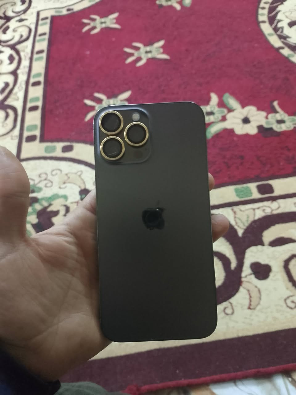 السلام عليكم 
 تلفون 13برو ماكس 
لون اسود طافي 
ذاكره256
نضيف 100٪100
بطاريه 88
جهاز امريكي شرط 
رقم ***********
***********
