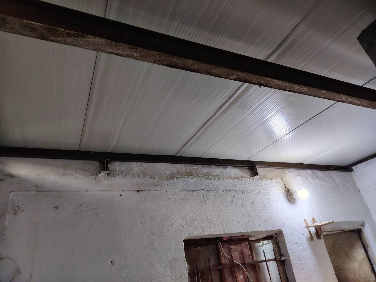 🔨 ورشة أبو إسحاق للحدادة 🔨
نقدم لكم الشغل المتقن والدرجة الأولى في:
 * 🚪 البيبان
 * 🪟 الشبابيك
 * 🌙 القمريات (الديكور)
 * 🚧 المحجّرات (الدرج والبلكونات)
جودة تضمن لكم الأمان والأناقة.
📞 للاستفسار والطلب: ***********
هل تفضل إضافة خدمات أخرى مثل "السقائف@شاره
