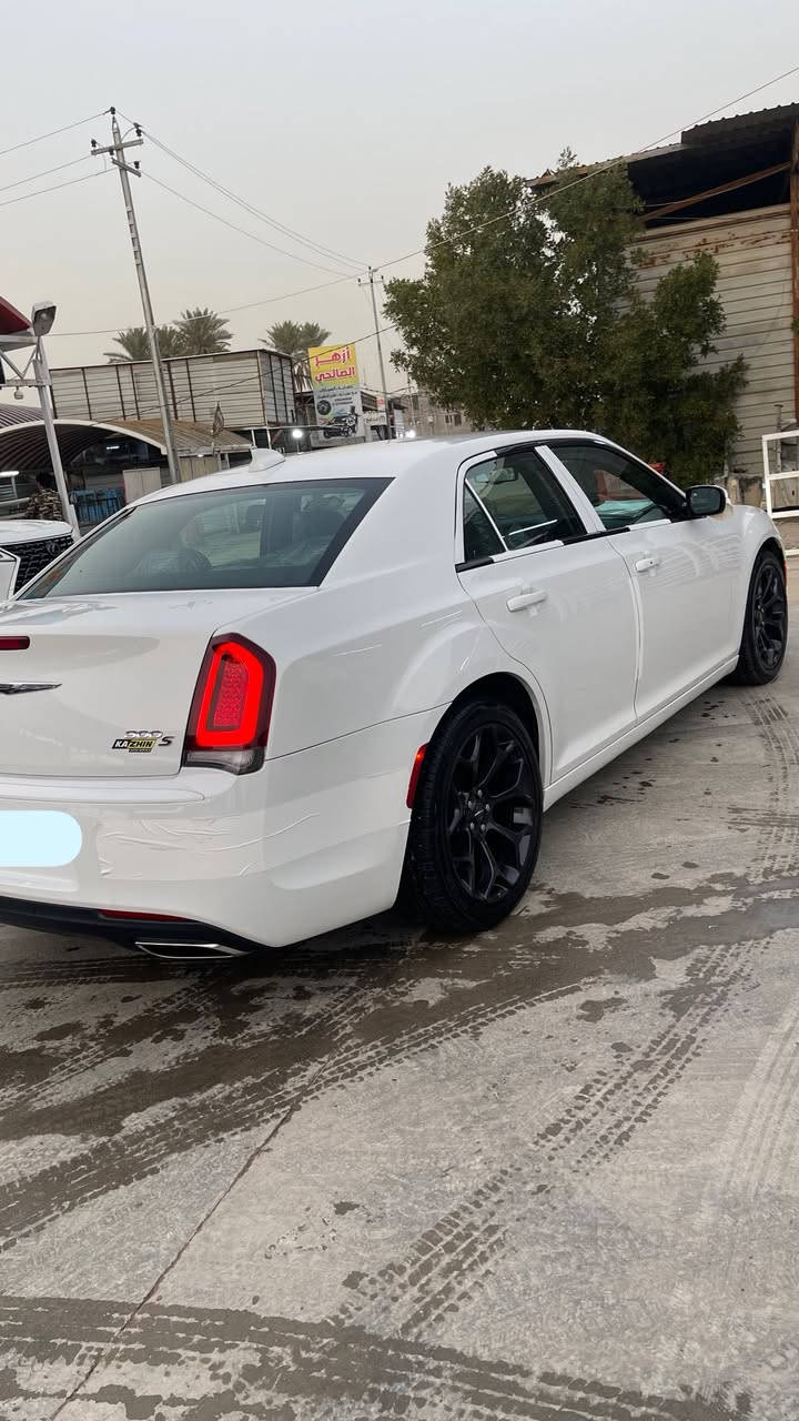 اوباما كرايسلر اس s
موديل 2019 
كفالة عامة كلين سيارة جديدة ربع ماتصرف عليه
 فول مواصفات عدا بنراما
رقم شمالي ( ارقام لوحات جديدة )
ماشية 70 حقيقي
سنوية بأسمي وكالة او تحويل
مكان ديوانية
سعر 283$ 
اتصال 
***********
