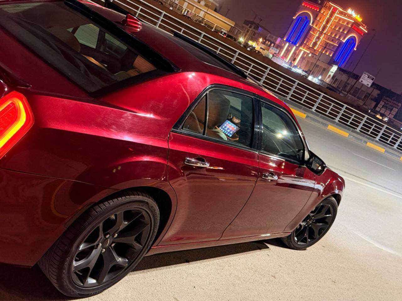 سلام عليكم

للبيع اوباما كرايسلر  موديل 
 ( 2018) اصل فئه S اعلى فئه ب اوباما سياره رقم بغداد جديد 
سياره داخله كفاله  راديتر طابكه وايرات ومحتركه راديتر وجاملغ وبنيد مصبوغ جاملغ ومبدل بنيد 
تقرير موجود
‏S ابلاك ادشن
تو ويل
‏  300  S فول 1/1
بچم عريض 
مبدل بنيد  ومصبوغ جاملغ بس لا مضروب ارباك ولا متئذيه  وبدون ايرباكات  بدون ضربه 

المواصفات :
* پانوراما . 
* نقطة عمياء . 
* حساسات امامية . 
* مصابيح امامية زنون مع LED . 
* ويل قياس 20 أنج  ذهبي
* حساسات خلفية . 
* شاشه كبيرة مع نظام ملاحة نفكيشن GPS .
* سستم صوت الپاين مع سماعات بيتس .
* ⁠دمام صوت خلفي
* داخل جلد  مختم S ذهبي 
* مقاعد أمامية كهربائية عدد 2 . 
* مقاعد أمامية تبريد وتدفئة . 
* تشغيل عن بعد . 
* تدفئة ستيرن . 
* محدد سرعة . 
* تلفون بلوتوث . 
* كاميرا خلفية .
* مرايا متحسسة للاضاءة العالية .
* كير شفتر بالستيرن . 
* دخول ذكي (بصمة) .
* ⁠مكان سيارة بصره 
تنومه 
رقم الهاتف *********** البصرة, العراق
