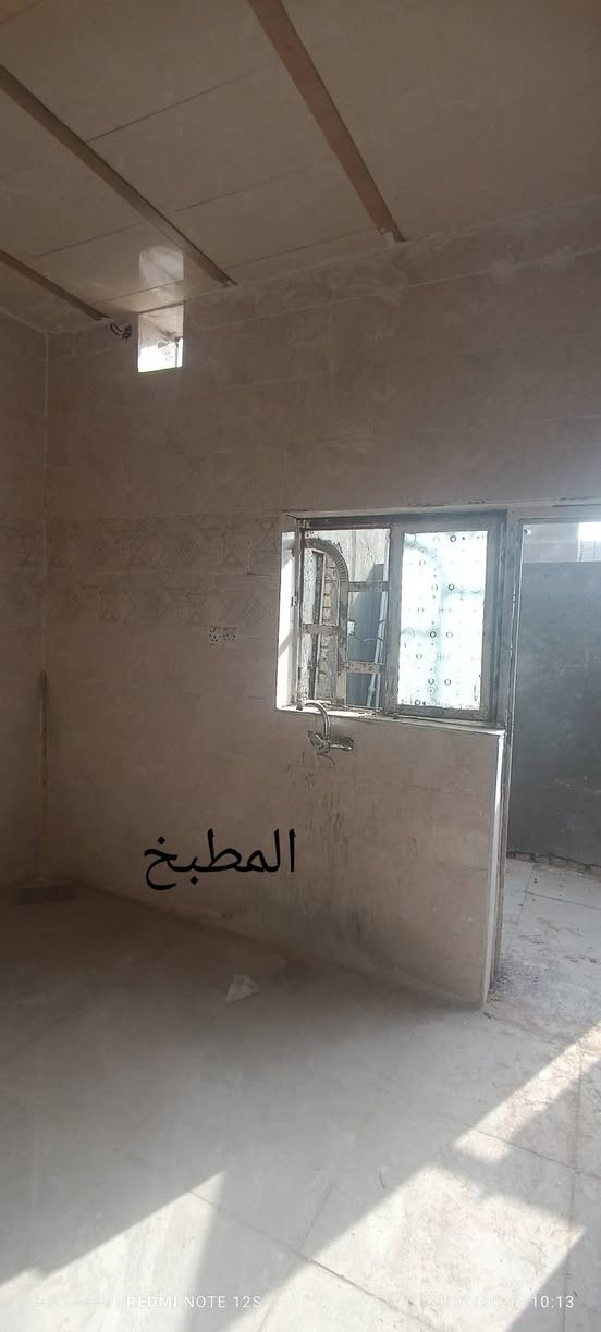 بيت 130 متر 100 بناء و30 قطعه 
في حي الرحمه الاولى طريق الطيب قرب المدرسه الكرفان القديمه 
رقم معامله كامله 
للاستفسار تواصل خاص 
او الاتصال على الرقم ***********
