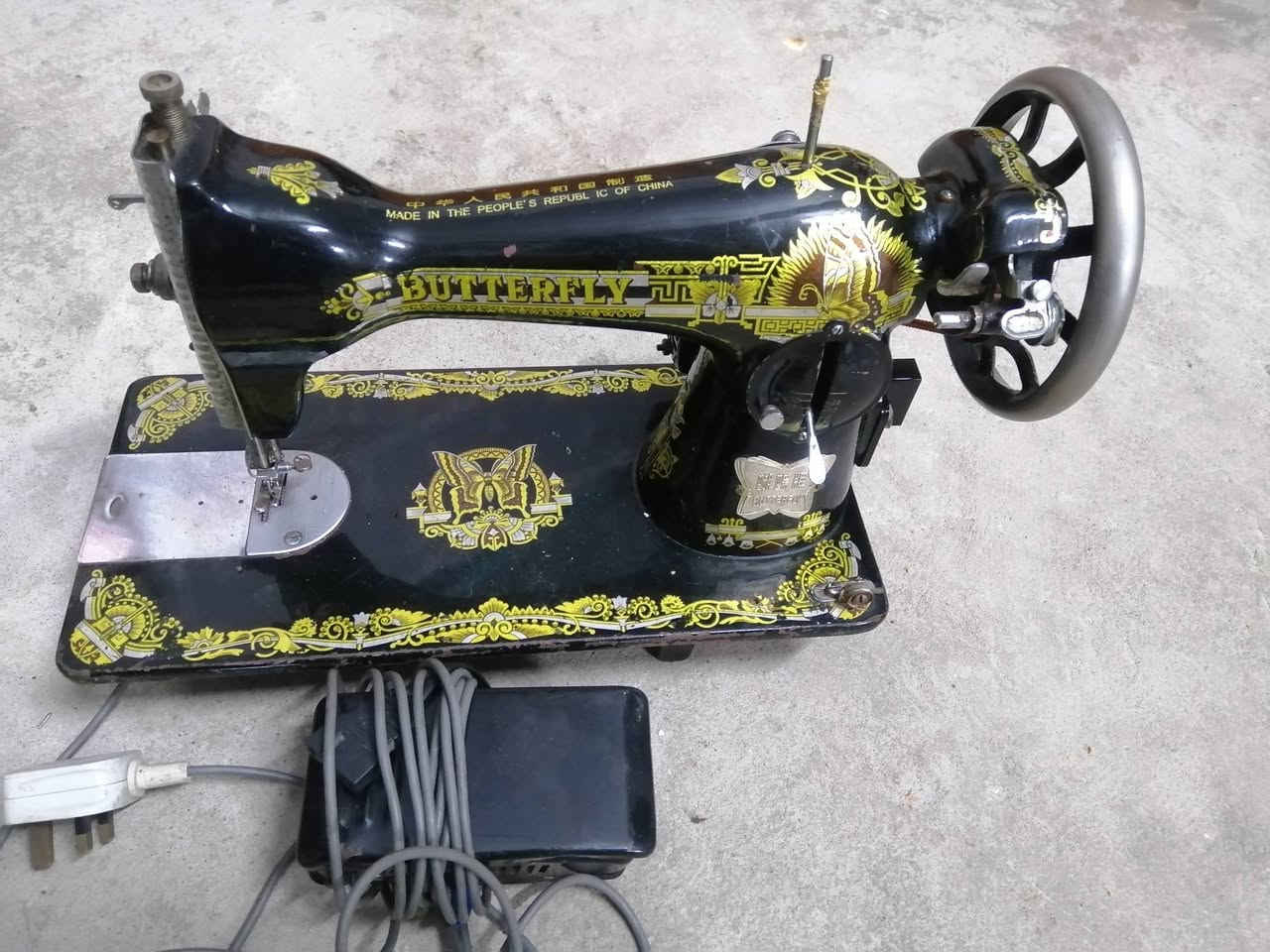 مكاين عدد ٢ 
برذر خياط و١٠ نقشات كلها شغال السعر ٩٠ وبيها مجال 
فراشة نضيفة شرط الشغل ٣٥
للاستفسار ***********
