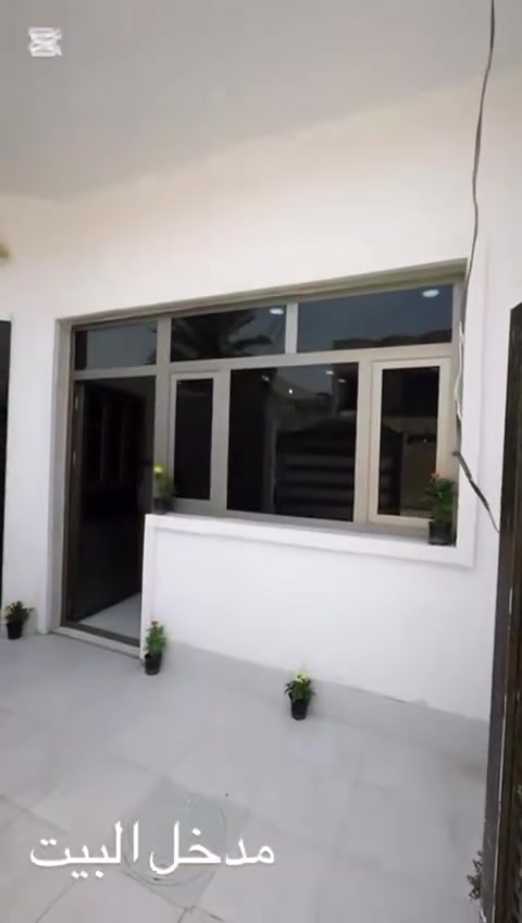 السلام عليكم
بيت طابو صرف مساحته ١٠٠ م٢. واجهة ٨،٣٣، نزال ١٢
البيت ركن على شارعين ، البناء درجة اولى 
، البيت جديد تم إنهاء العمل فيه بتاريخ(٢٠٢٥/٥/١٥)،
البيت: استقبال ، مطبخ، ٤ غرف نوم( ١ ارضي، و٣ طابق ثاني)
٣ حمام (حمام خارجي شرقي، ٢ حمام غربي ارضي وطابق ثاني )
مع السخان وماطور ماء،
العنوان : تراث الشرطة الخامسة / قرب شارع الجميلي
للاستفسار مراسلة الواتساب فقط على الرقم
***********
السعر ٢٠٠ مليون

