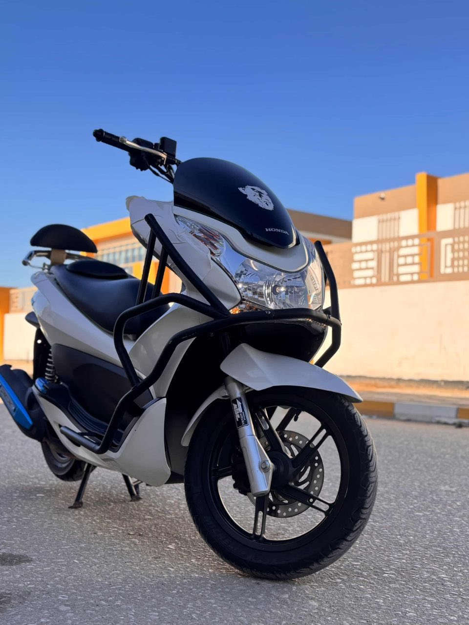 السلام عليكم للبيع Psx الدراجه بحاله الوكاله قبل ١٣ يوم نازله من الرمبه دراجه جديده كلش لا بيه صبغ لا تكحيل كلشي ما مفتوح بيه كله عل بلاد السعر 16 ورقه ونص وبيه مجال بسيط وكلشي اكو بالسوك *********** للستفسار👉
