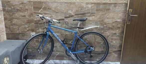 بايسكل ماركه جاينت الالمانيه GIANT البايسكل كامل ألمنيوم بلادي بالكامل خفيف جدا ونضيف بالكامل السستم أو النظام شيمانو سرام 8x3 ثمانيه نمر خلفيه وثلاثة نمر اماميه مكاني بغداد الحريه السعر 180.. يجي وياه جوابه عدد اثنين وتايرات عدد ثنين بلاديه وسيبايه...
