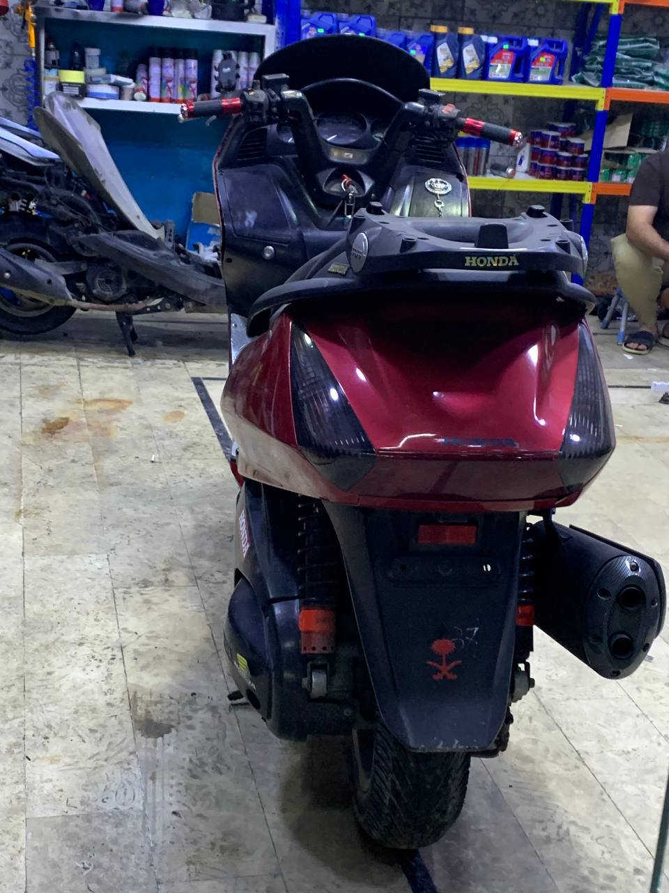 السلام عليكم سلفر ونج600 للبيع دراجة خير من الله مانقصها شي مكاني البلديات للستفسار ***********
