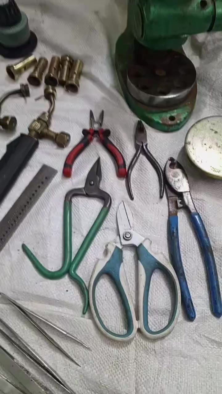 عدد منوعه مع بريس تركي اصلي 150 الف على اول تم وبلعافيه ***********
