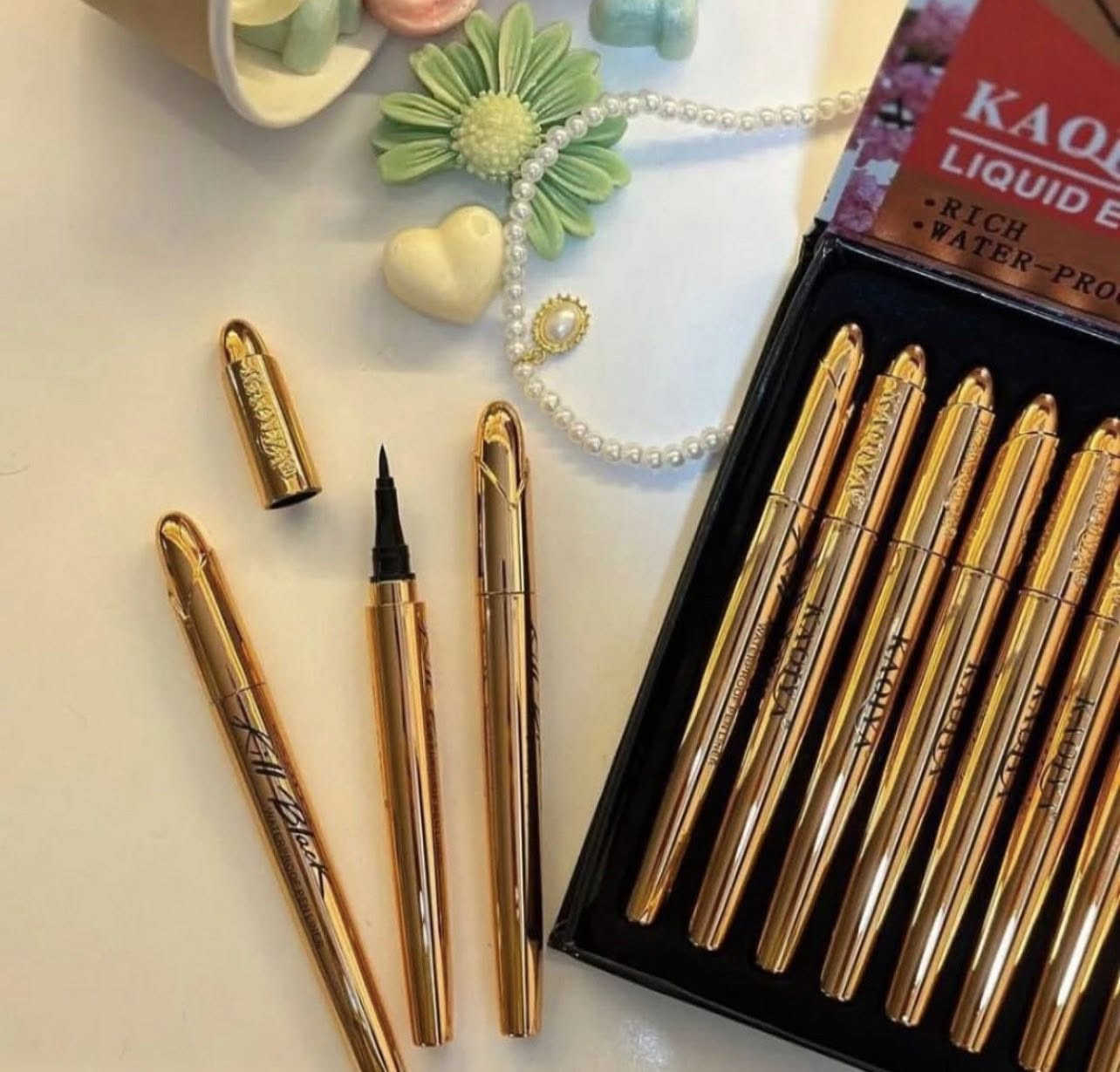 لاينر الذهبي الأصلي الشهير ❤️🥰
قلم ايلاينر ذهبي 
سواد فاحم😍
ثبات لمدة طويلة 😍
سهولة الاستخدام والتحكم 😍افضل من السائل..
ضد الماء ❤
السعر الفين دينار
@إشارة 
#غرام_بسماية_بيوتي #بسماية_مول #بسماية_  #يارزاق #بسمايه #كوزمتك #مشاهير #مكياج #ياالله #ايلاينر


**إذا كنت صاحب هذا الإعلان وتريد حذفه لأي سبب، رجاءا أرسل رسالة إلى الدعم الفني**