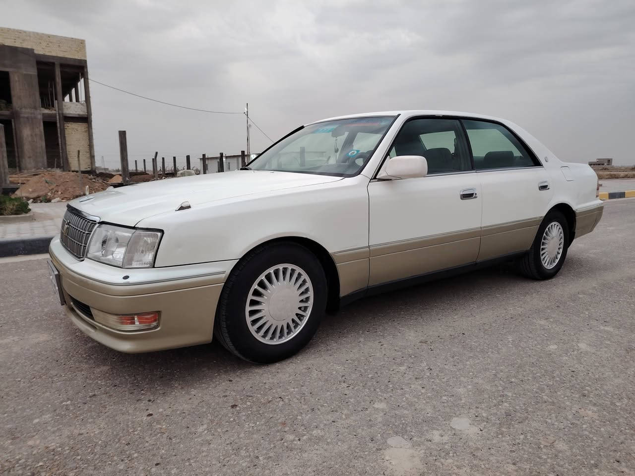 سلام عليكم رأس الثور فلات للبيع رقم صلاح الدين أنكليزي تحويل مباشر سنويه لل29 موديل 2000 اصل كفاله عامه من ضربه كص نقل جثه صبغ السياره فول من غير الفتحه
_كرستال
_شاصي 55
-مكينه3000 فيشه وبطل اسود
_شاشه ليزريه
_تحويره نجف
_نظام ABSشغال
_جنجر 12قرص
-تبريد قطعتين
_ أربع كشنات كهرباء
-ستيرن كهربائيه 
السياره جاهزه حداديه كير مكينه تبريد السعر 110وبيه مجال مكان السياره بابل رقم الموبايل ***********
