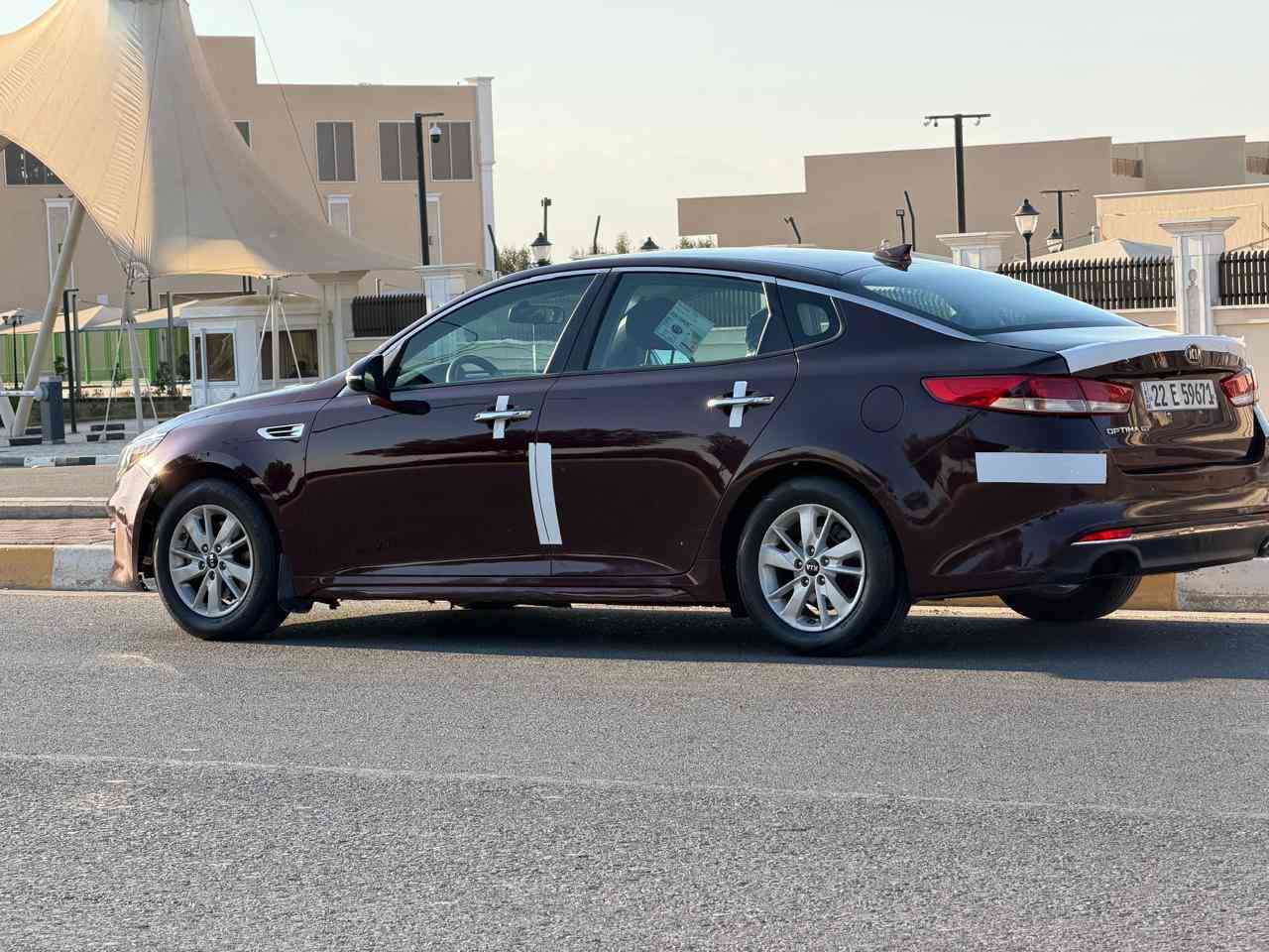 السلام عليكم
كيا اوبتيما 2018 وراد امريكي محرك 2400 بيها جاملغ خلفي وصندوك وباب جيلاتين رقم اربيل بأسمي المكان الرمادي 
السعر 125ورقه وبيه مجال 
رقم ***********
