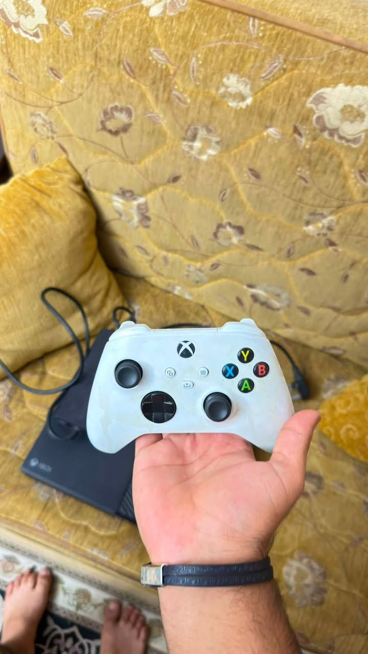 اكس بوكس وان للبيع
Xbox1 

بي GTA5 مشتريها مو من الكيم باس اونلاين

بي اشتراك كيم باس شهرين ويخلص تكدر تنزل اي لعبه تريده مجانا 

يده احترافيه اليده الوحده ب 95 الف تنباع 

سعره 250 مع كامل الملحقات والحسابات المذكوره 

*********** للتواصل ( مامتواجد ماسنجر )
