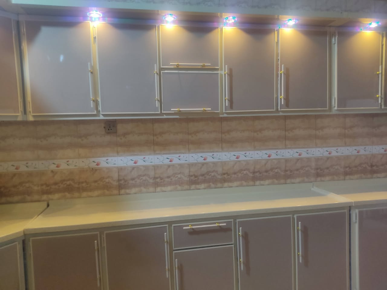 تم و على بركة الله تثبيت مطبخ الاخ ابو رسول      .

من انتاج معمل ابو سجاد للالمنيوم.💚💙💙

شايفين كل الخير ان شاء الله ⚡⚡🤍🤍💙💙

انتاج راقي🌷 و مـمـيـز من  معمل ابو سجاد للالمنيوم للمطابخ التركية ولعمل الابواب والشبابيك.
   يوفر لكم اجمل الموديلات و احدث 🌷 الانواع🌷 شي مميز و راقي من احدث الجوده 🌷
 👑يوجد لديناجميع الالوان و .الموديلات و النوعيات والمرمر  ونقشات cnc والسلة العمودية.  

العنوان ، الناصرية. منطقة المنصورية . مقابل مدرسة الخرطوم.

للحجز والاستفسار الاتصال او المراسلة على الواتساب
*********** ابو سجاد
