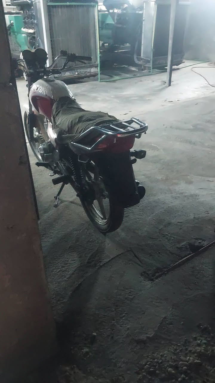 سلام عليكم دراجه دايون عضم موديل 2019 أوراق ضاعن وهسه ابيع كلك وهوه اني كاعد ادور عليهن اذا لكيتهن ابيع نفس سعر  تمام عندي ودراجه كله شغاله بس عوزه باتري وسعر 500 وبيه مجال مكاني كربلاء أمام عون ع رقمي ***********
