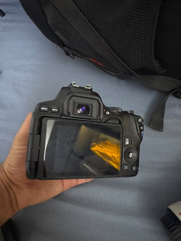كانون 250dللبيع مع 👇🏻
عدسه 70_200mm

وعدسه 50mm

والعدسه مالتها 

وياها بطاريتين وتلاث رامات والجنطه وتريكر 

السعر على خاص 

***********
