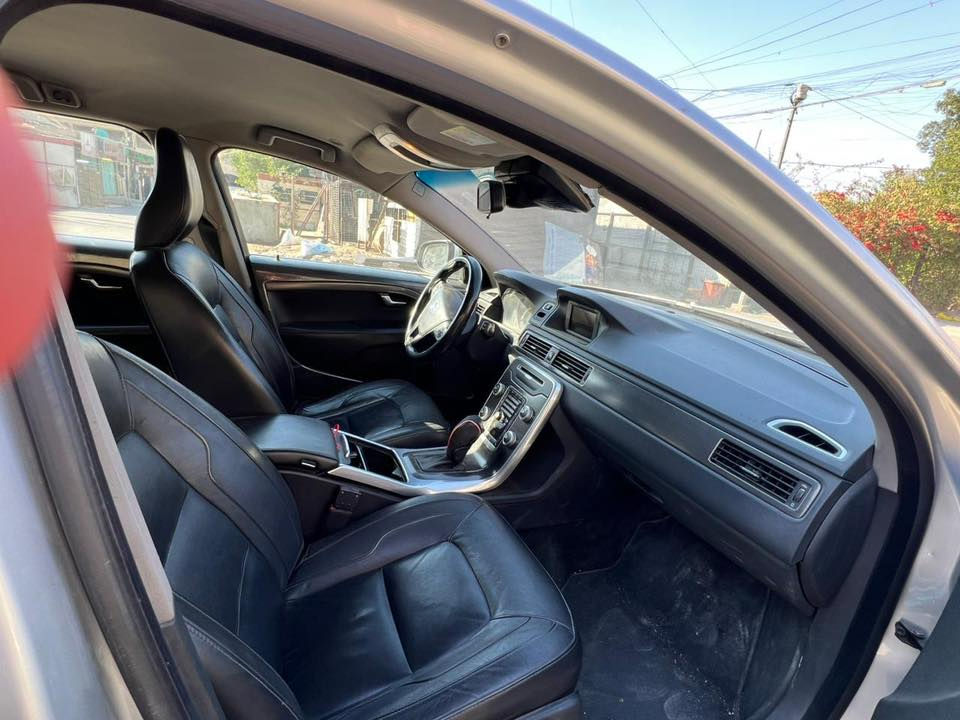 📣 للبيع: فولفو V70 موديل 2016 🇸🇪
سيارة عائلية راقية بمواصفات أمان عالمية، نظيفة جداً وجاهزة للاستخدام.
• الموديل: 2016 (الجيل الأحدث).
• اللون: فضي (Silver) ملوكي.
• الحالة: نظافة ممتازة، داخلية واسعة، وتبريد ثلج ❄️.
• الأمان: رادار، نظام ثبات، إيرباكات كاملة (مواصفات الفولفو المعروفة).
• المميزات: شاشة، حساسات، تحكم ستيرن، ويل كب بلادي.
📍 الموقع: [بغداد ]
📞 للتواصل
0771 399 1160
