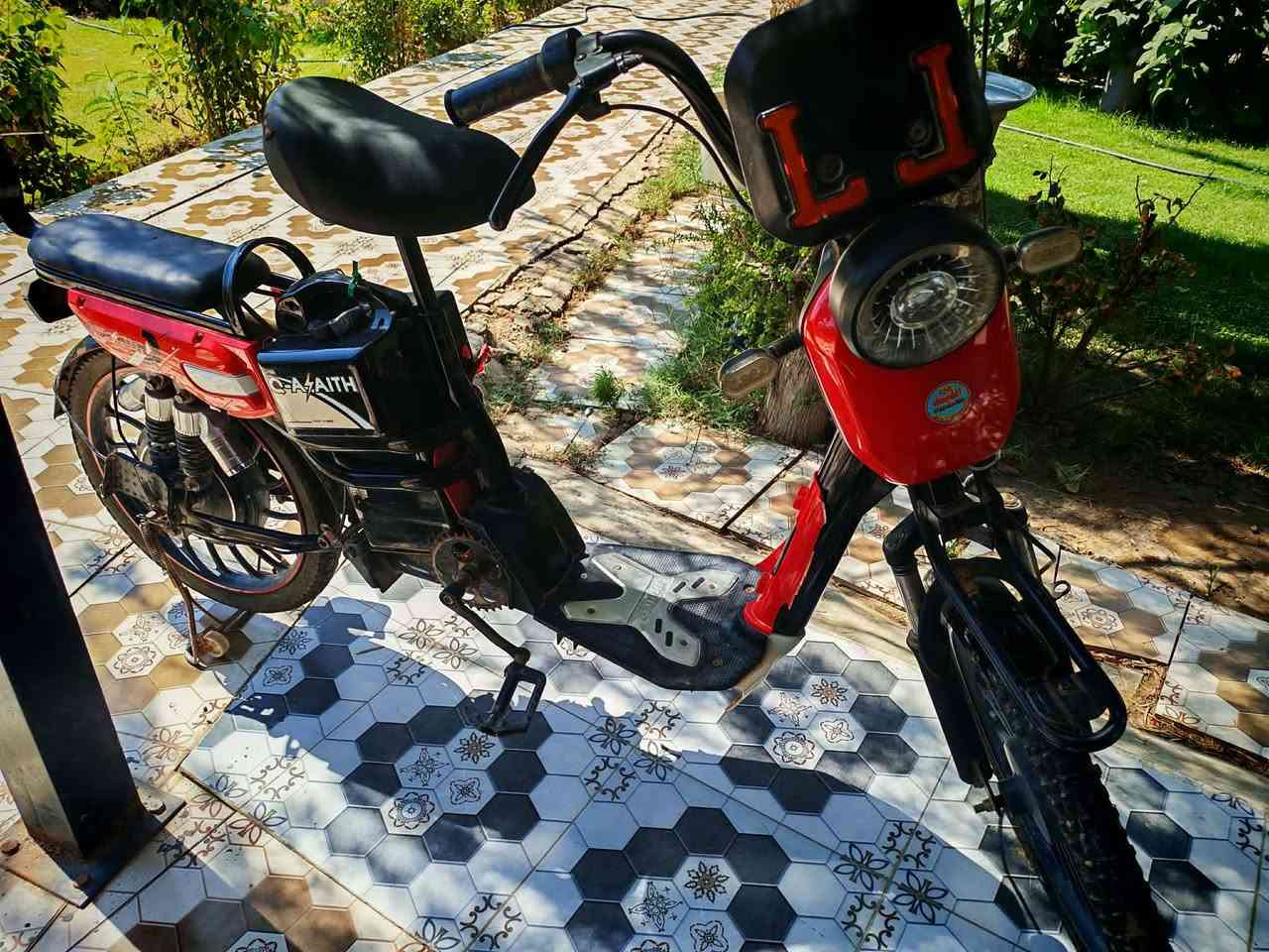 بايسكل شحن نظيف كلش بطاريه جيد جدا فقط قطع بالجوزه مال التشغيل يشتغل من الفيشه الرئيسيه السعر ١٥٠ وبي مجال للتواصل عل هذ الرقم *********** واتساب ***********
