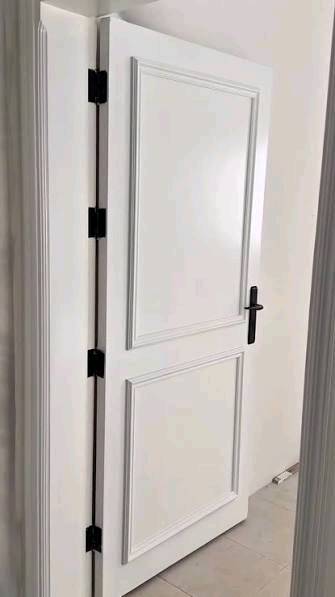 صبغ خشب اصباغ حراريه
هاذي الأبواب شنو نوعها بالضبط: خشب طبيعي، MDF، لو WPC؟ وشنو اسم/موديل التشطيب إذا موجود؟: 
نوع السلام خشب ..اني مجرد صباغ  وليست نجار 
شنو المقاسات المتوفرة عندكم؟ يعني العرض والارتفاع والسماكة، وهل تقدرون تسوون مقاسات خاصة حسب الطلب؟: 
أعمل فقط صباغ ولست نجار صانع ابواب
السعر يشمل شنو بالضبط: الباب ويا الحلق والمفصلات والقفل والإكسسوارات لو بس ورقة الباب؟: 
إذا باب واحد 50 صبغ الباب ..إذا كانت كميه يقلل السعر ..إذا بابين سعر 80 ..إذا اكثر يكون سعرصبغ الباب 35 مواد وعمل علي 