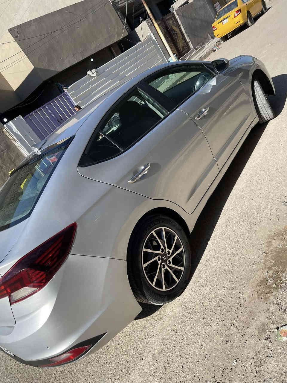 السلام عليكم
النترا 2019 وارد امريكي 
رقم بغداد بأسمي مكينة 2000 دوش
السونار مرفق مع الصور والسيارة جاهزة مابيها اي نقص كاملة متصرف عليها شي السعر 122$ 
وبيها مجال للاستفسار ***********
