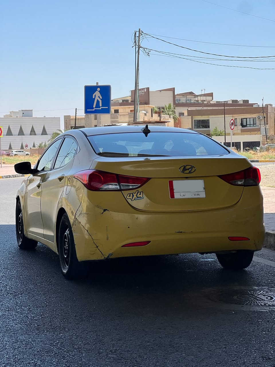 بسم الله الرحمن الرحيم 
للبيع 
‏Hyundai Elantra هونداي النترا 
الموديل 2014 
الضرر امريكه جاملغ امامي فقط بدون دواخل بدون ايربك 
بلعراق تبديل باب خلفي وصبغ بل دوسه وباب السايق بي شويه معجون 
مكينه 18 دوش شرط لا نفخ ولا صرف والكير كذالك
رقم الماني بغداد شرط الوكاله والتحويل 
هيئه وغرامات كلها صفر 
الموصفات 
1 تربيد + تدفئه شرط 
2 تحكمات ستريرن جهتين 
3 كروز سرعه + قفل سكريتر 
4 شاشه اندروايد
5 كاميره خالفيه 
6 قفل مركزي 
وباقي الموصفات المعروفه 
ملاحظه : السياره عليها منظومة غاز بل كامل يعني انسى شي اسمه دوانز وصرفيات 
السياره طخمها شويه يحتاج ادامه مو تعبان حيل بس يحتاجله ادامه وبيها كم ملاحظه تعرفون تكسي وبل شارع 
السعر ( 93 $ ) وبيها مجال 
للاستفسار … 
*********** 
***********
مكان السياره الموصل
