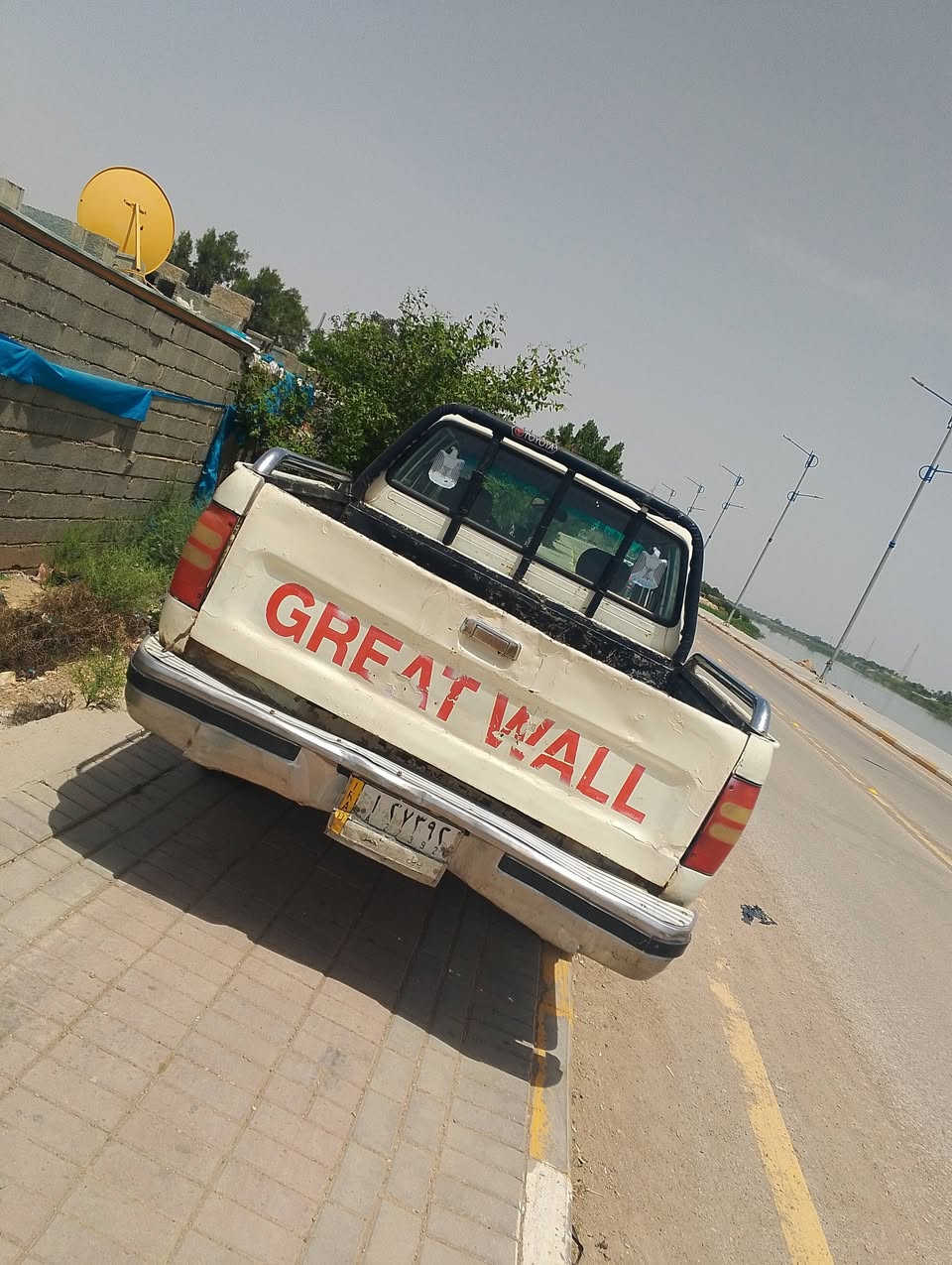 سلام عليكم بيكم موديل2006 سياره نضيف حيل متعوب عليهة دوشمه جديده تخم.تاير خلفي جديد بس ويل مبدل واحد سياره ربع ما تصرف عليهة حمل وطل مال شغل سعر 38ورقه وبيهة مجال مكاني واسط كوت رقم ***********
