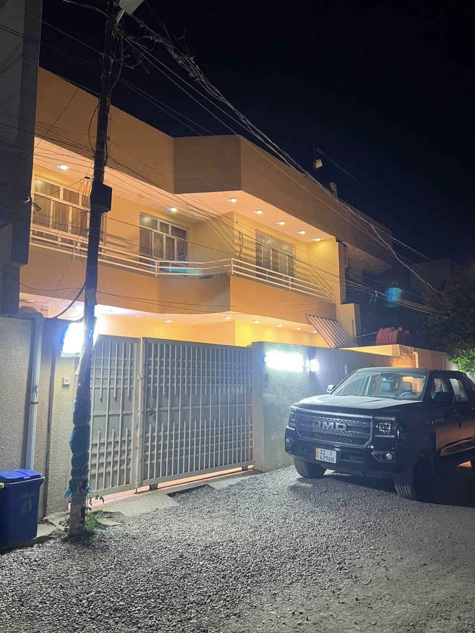 السلام عليكم.
بيت للبيع.  مع الأثاث 🏡 

للبيع بيت ف (بغداد الراشدية مركز الناحية ) 

المراسمة.  مساحة 200 م واجه 12 م

فرع مدرسة الأحنف الابتدائية 🏫 

طابو زراعي سند 25 📑 

واجه 12 م فية  (5 غرف نوم     نظام اسويت    ) 

استقبال 8X4 صاله كبيرة مطبخ حار بارد   

تفاصيل اكثر هـ ***********
