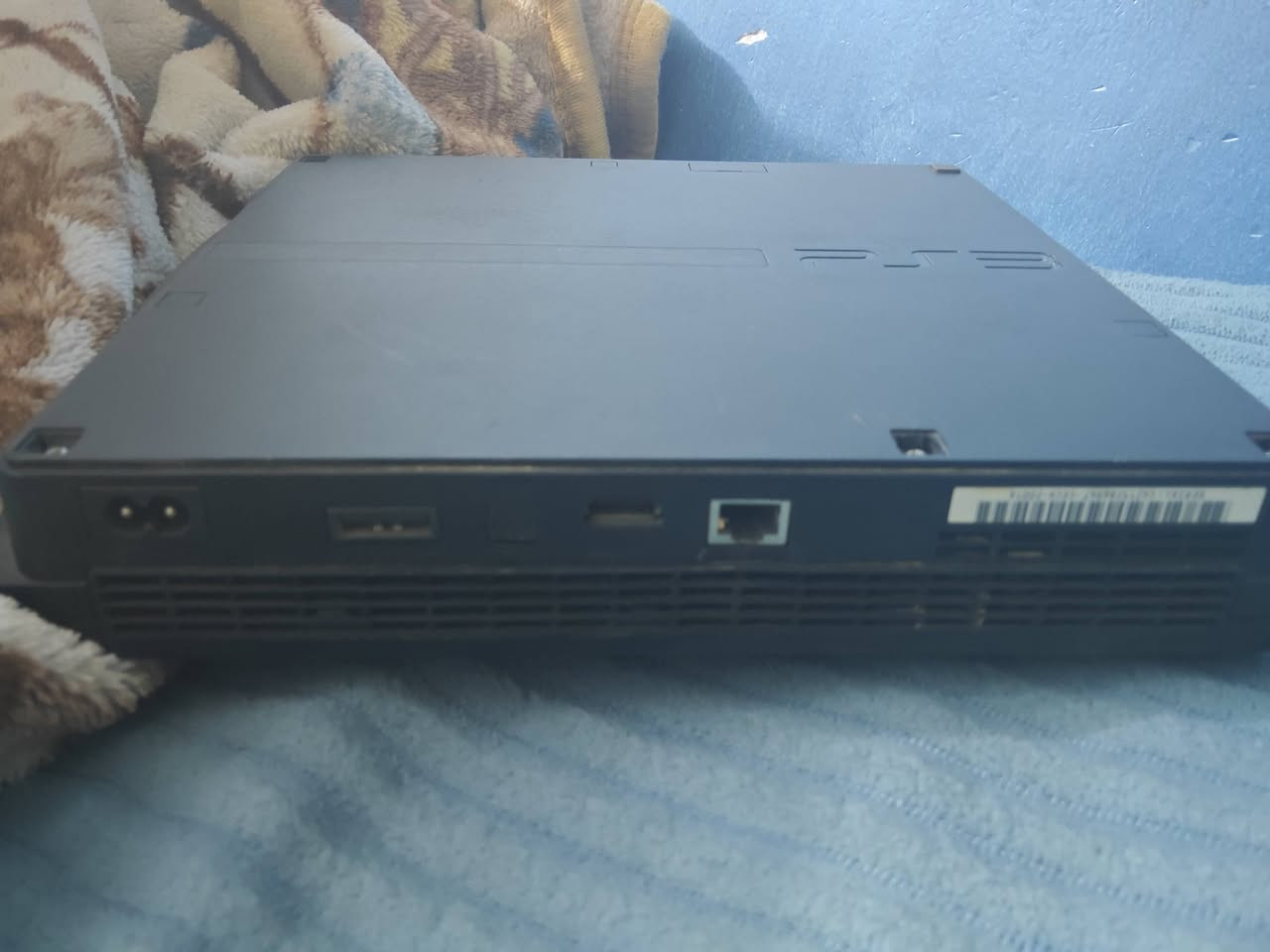 للبيع PS3 Slim مهكر
جهاز PS3 Slim نظيف.
مهكر وجاهز للألعاب.
هارد خارجي 320GB يحتوي على ألعاب.
وياه يد أصلية سوني + يد تجارية.
ملاحظة: الهارد الداخلي (250GB) خربان ويحتاج تبديل،
الرقم ***********
السعر خاص

