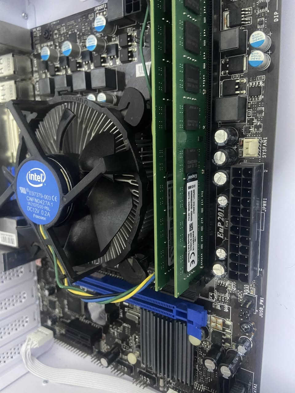 للبيع مذربورد ومعالج i5-2400 و رام 16


**إذا كنت صاحب هذا الإعلان وتريد حذفه لأي سبب، رجاءا أرسل رسالة إلى الدعم الفني**