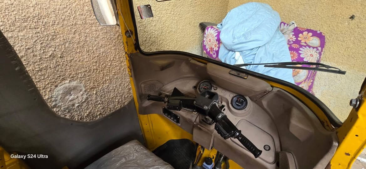 السلام عليكم تك كتوك  للبيع المكان الحسينيه الجريخي صاحبه ممتواجد ع الفيس هذا رقمه تفاهموا وياه ***********
