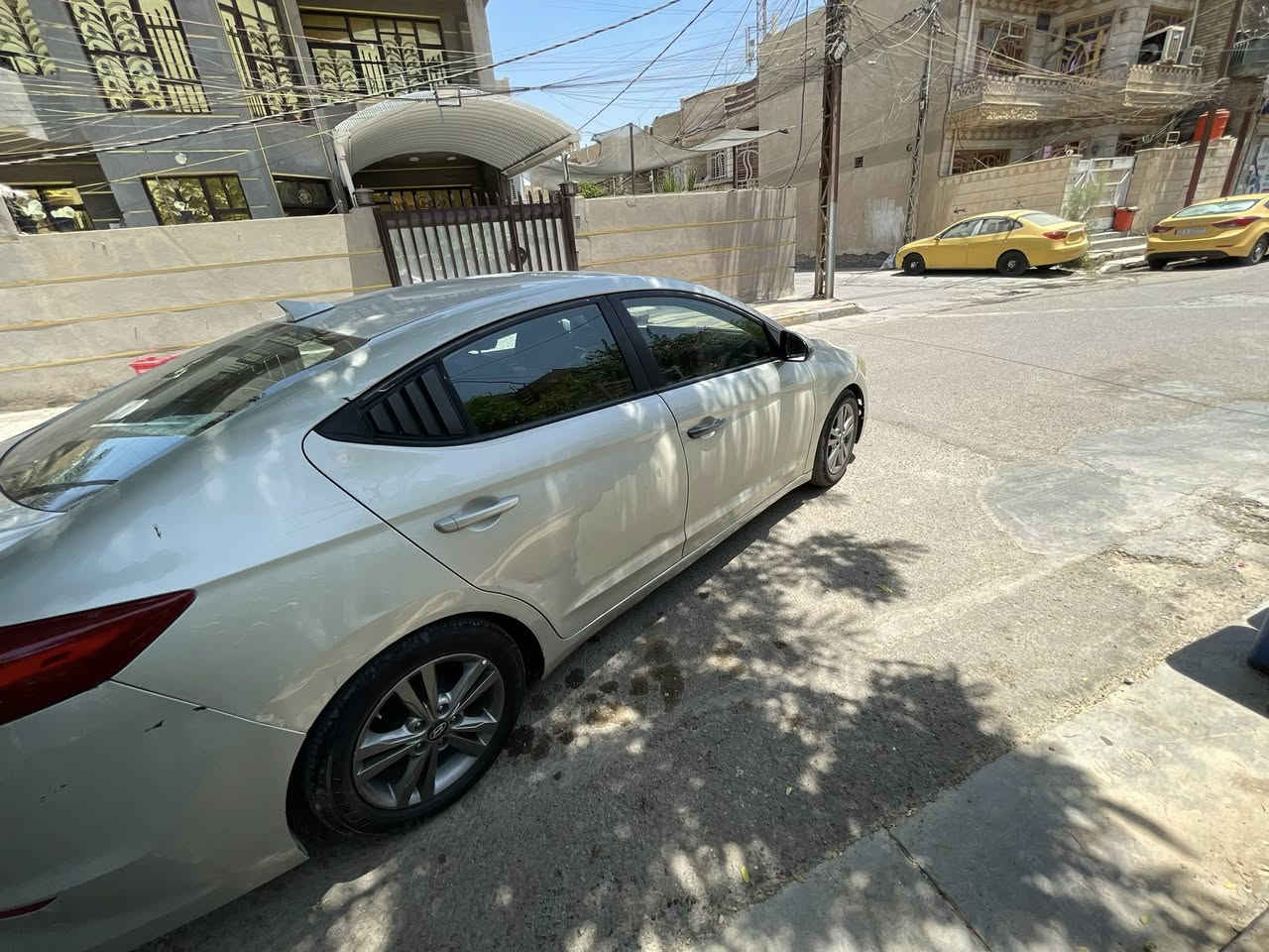 السلام عليكم النترى ١٧ أمريكي حادثها بنيد فقط نفسه معمر وبيها بل عراق بين بابين معجنه وحافه الرقم فقط من قبق الجنطه حداديه سياره جديده منضومه تبريد جديده 
معروضه ( 105) 
مكانها بغداد زعفرانيه 
للتواصل واتساب 
***********   نص فول السياره مواصفتها معروفه
