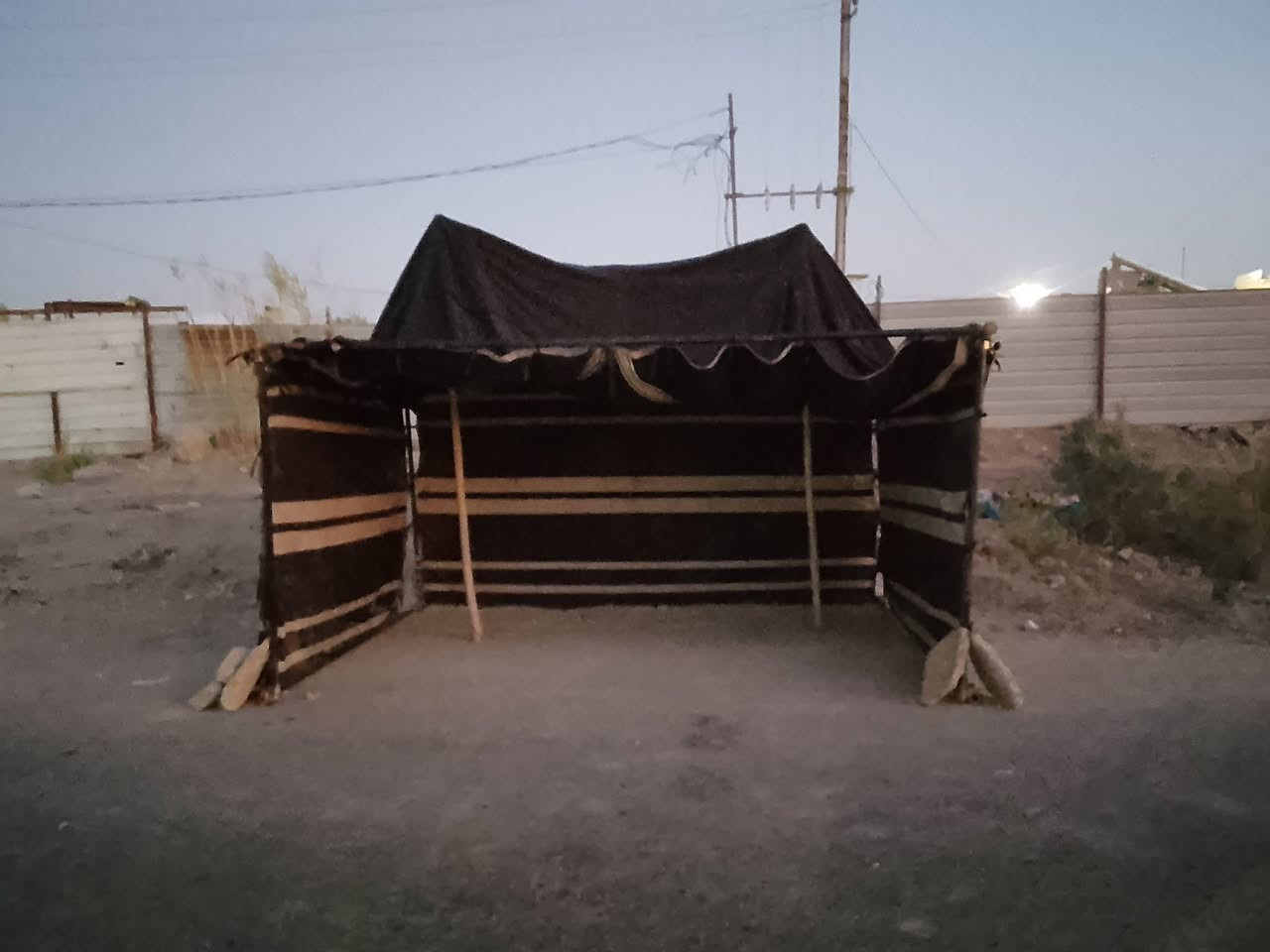 السلام عليكم عندي خيمه البيع 3على4 سعر 200
عنوان ابغداد البياع 
الرقم ***********
