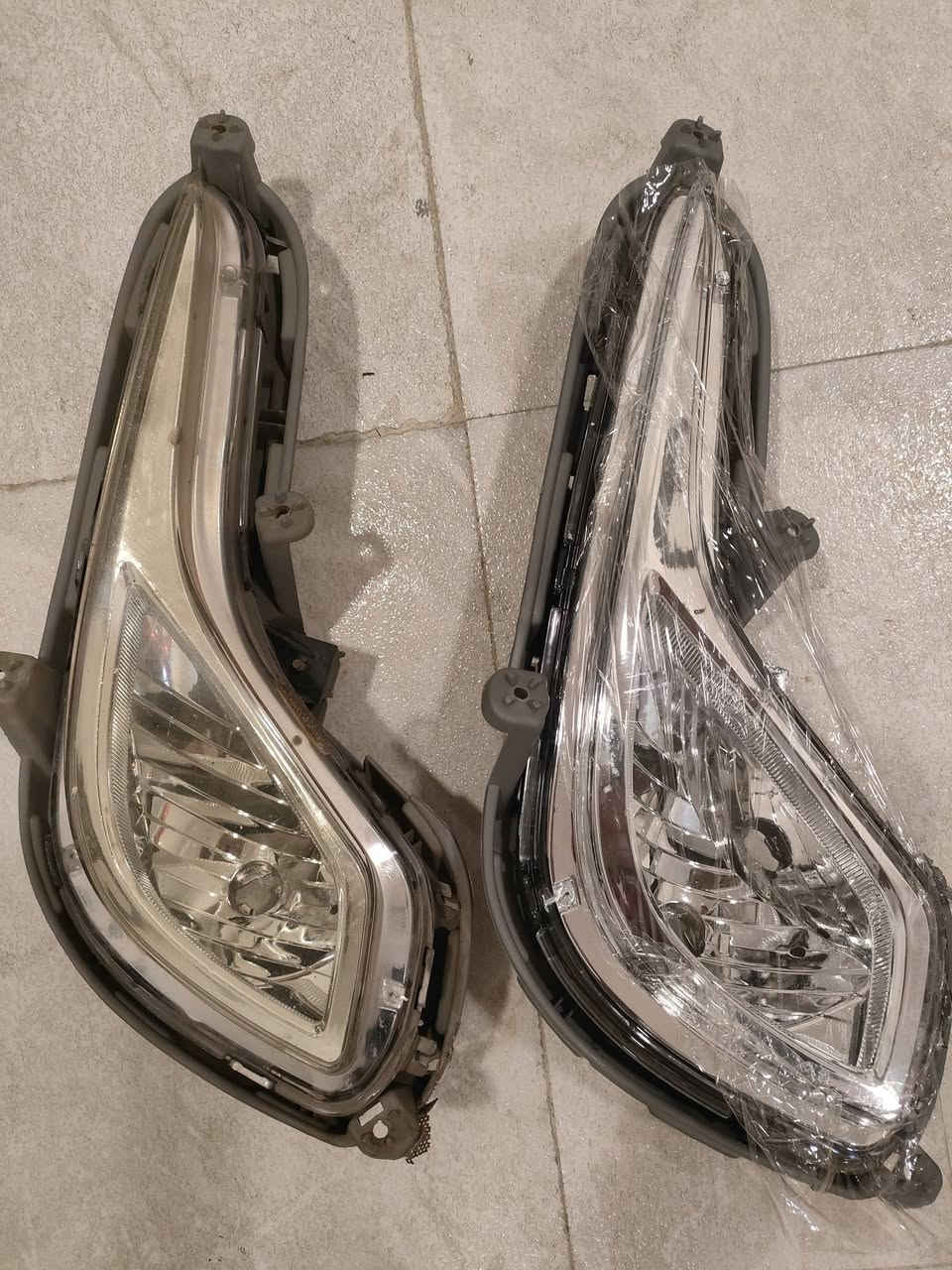 متوفر 
تك بروجكتر اكسنت صفحه اليسرة جديد سعره 15
الثاني مستعمل سعر10
بطانه جديدة جاملغ يسرة ب15
ترهم من موديل 11 إلى 17
مكاني بغداد البياع 
***********
