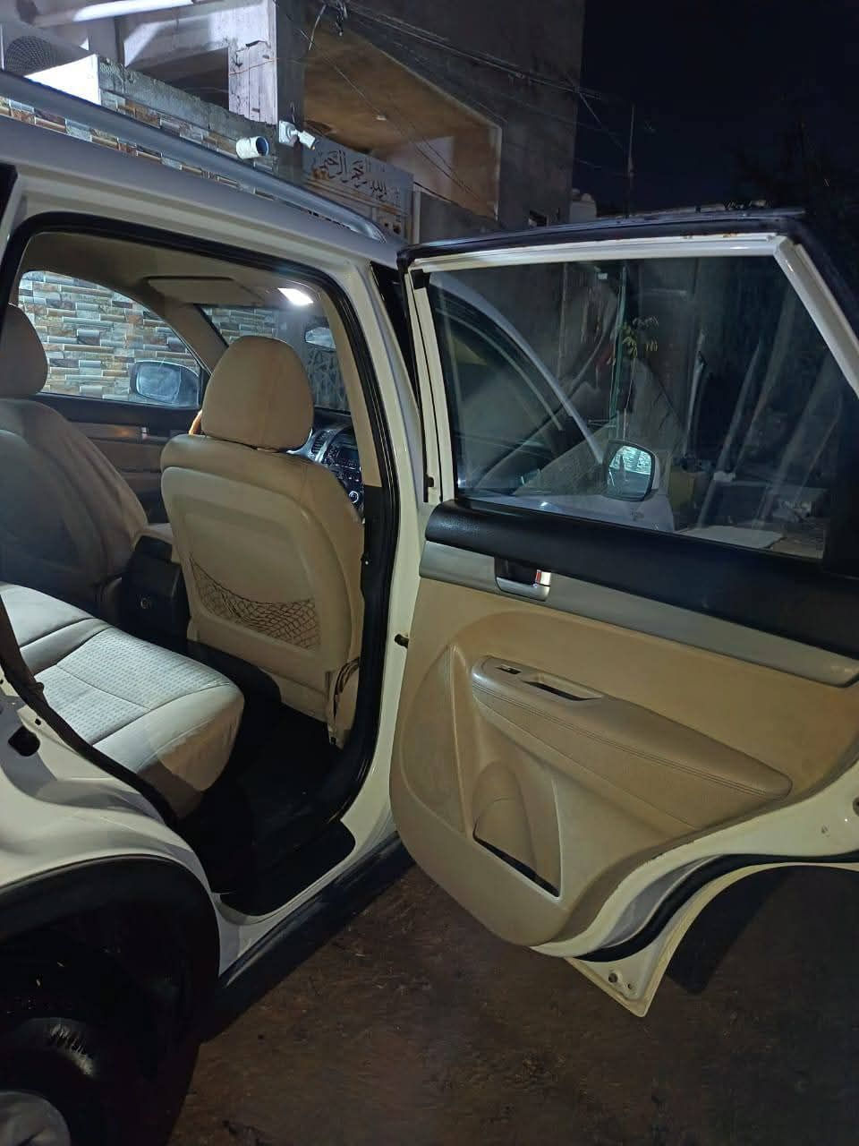 سلام عليكم سورنتو للبيع مديل2011خليجي سياره مكفوله عده شي قليل سياره  تبريد 3 قطع 7 راكب مكينة 2400سياره جديده  مكان سياره النجف رقم موبايل (***********)
